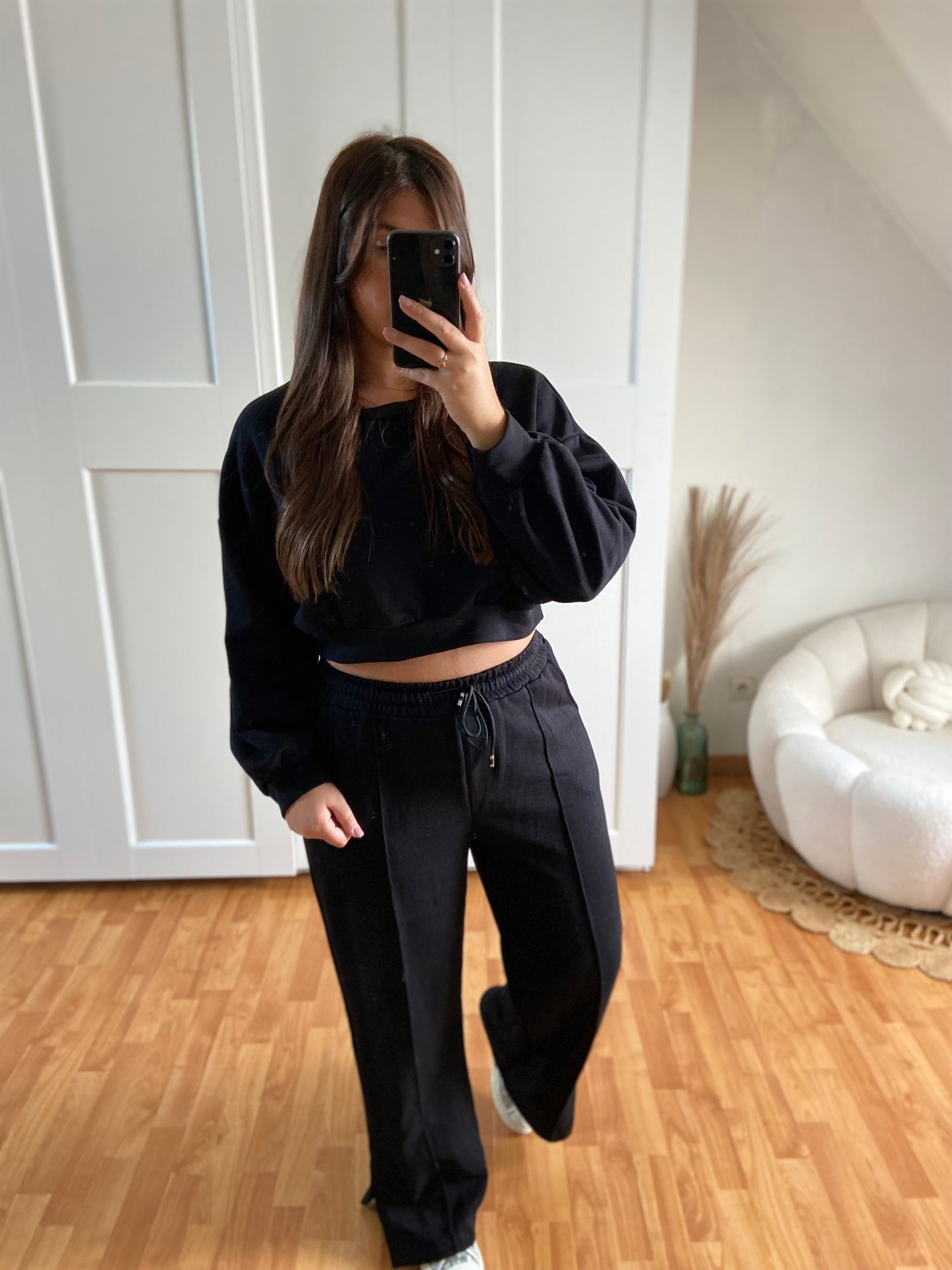 Ensemble survêtement pull court et pantalon fendu| Noir | CINDY